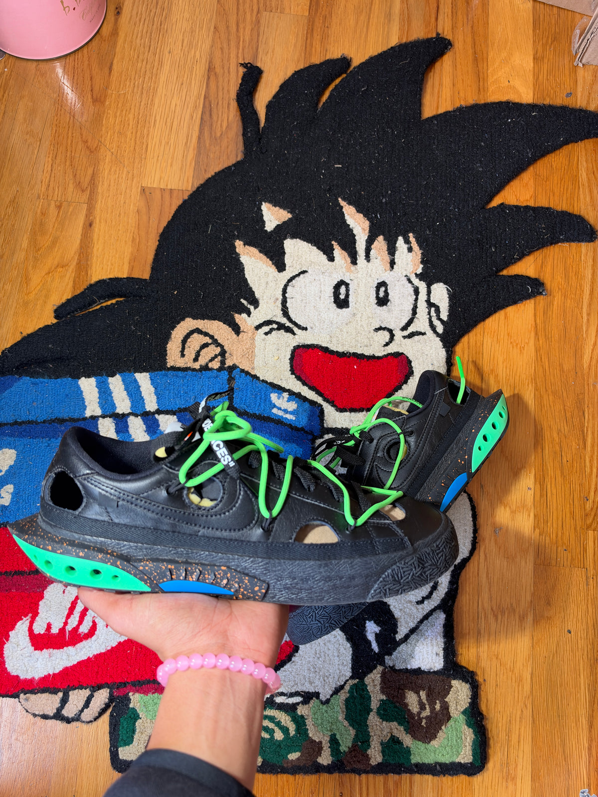 Nike off white Sz 10 (like new)