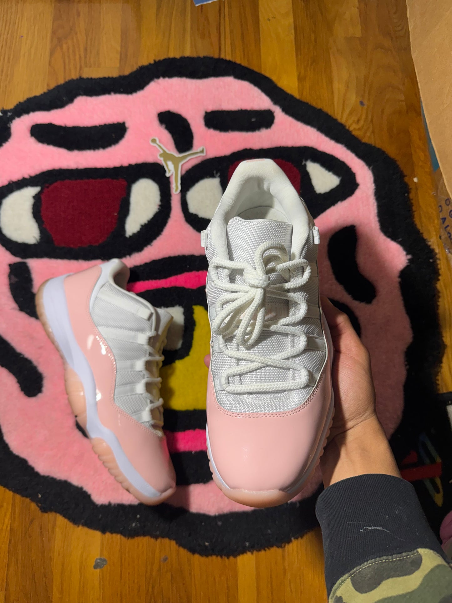 PINK 11s low Sz 10 MEN