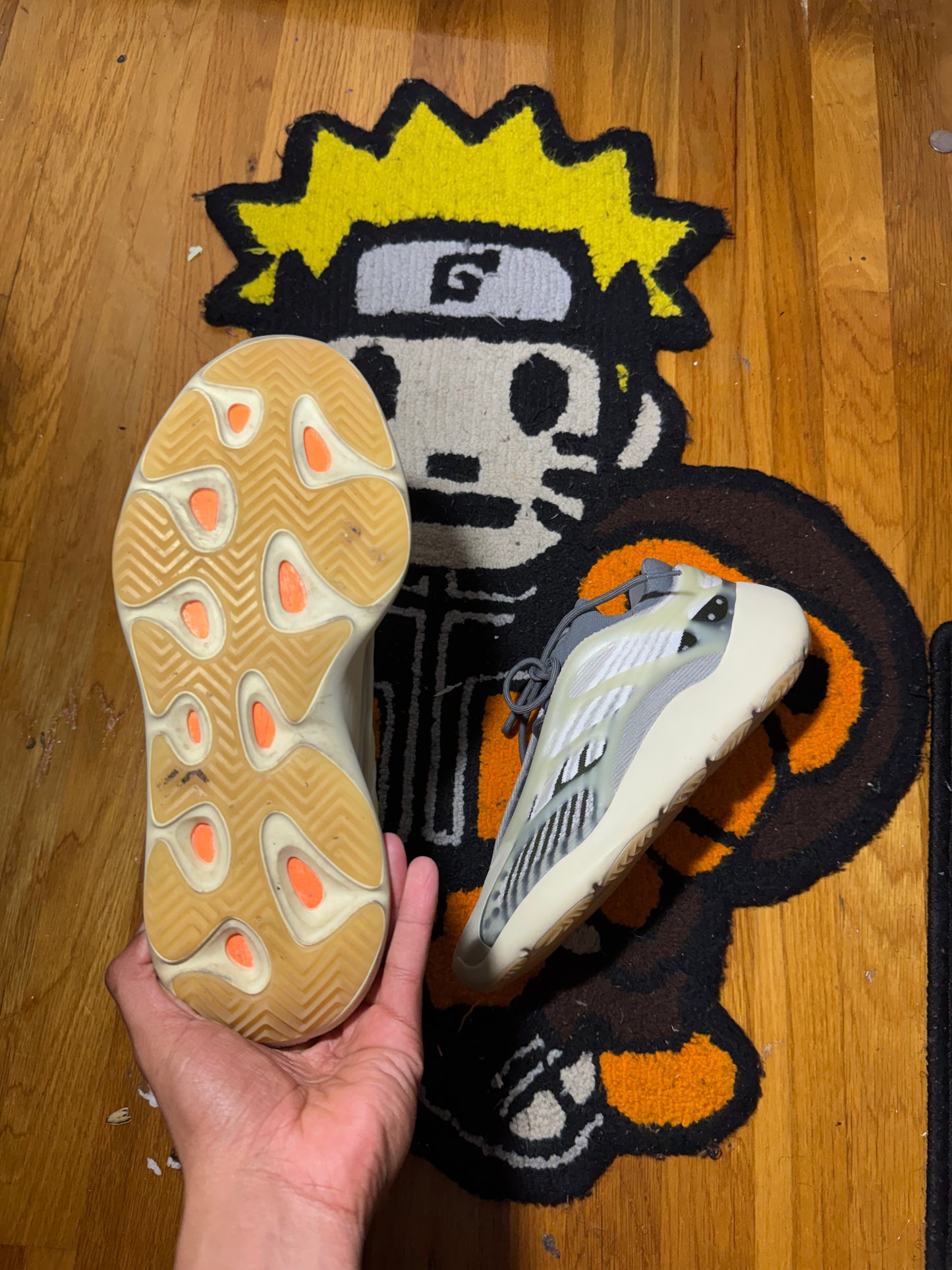 YEZZY 700 Sz 10.5