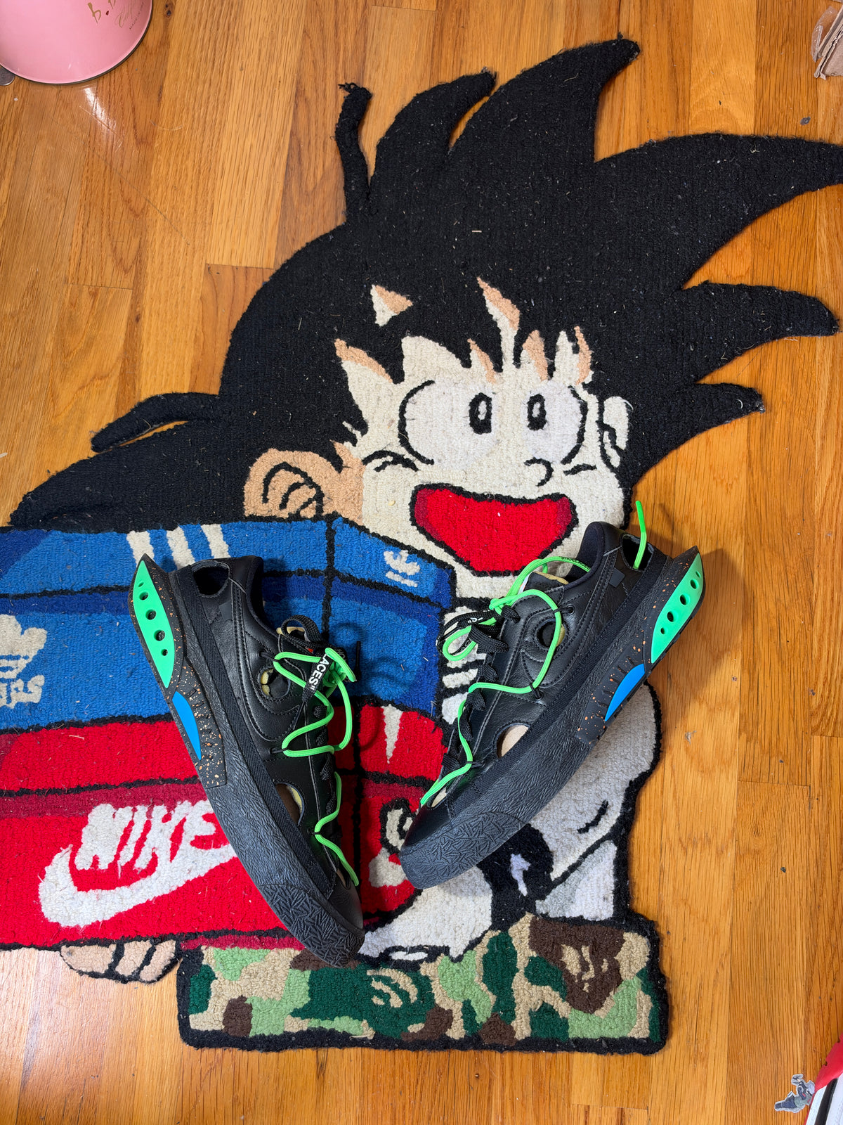 Nike off white Sz 10 (like new)