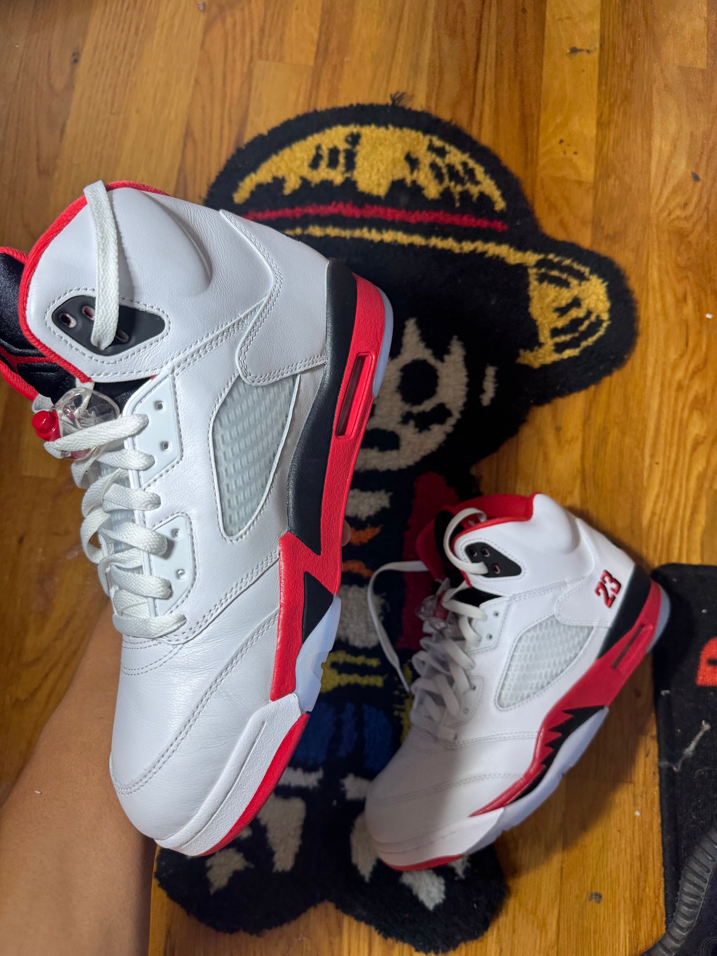 Fire red 5 Sz 8.5