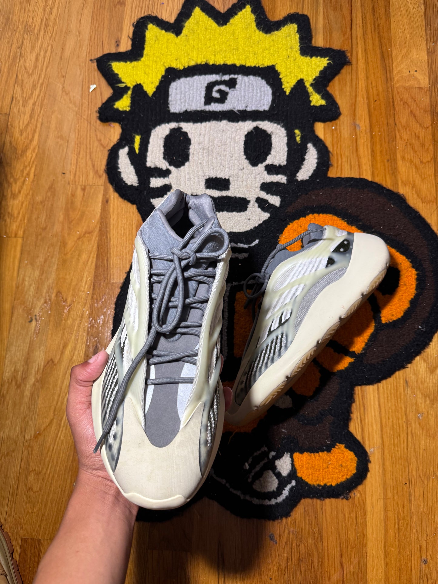 YEZZY 700 Sz 10.5