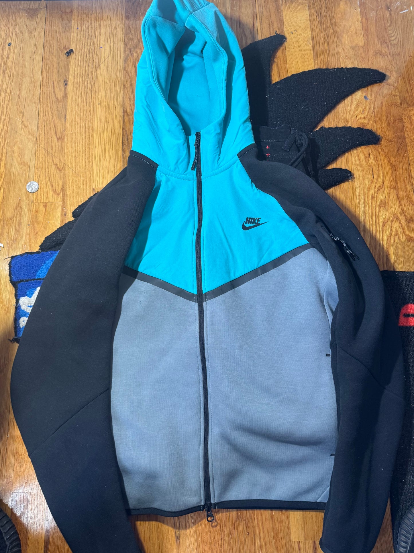 NIKE TECH SZ MEDIUM