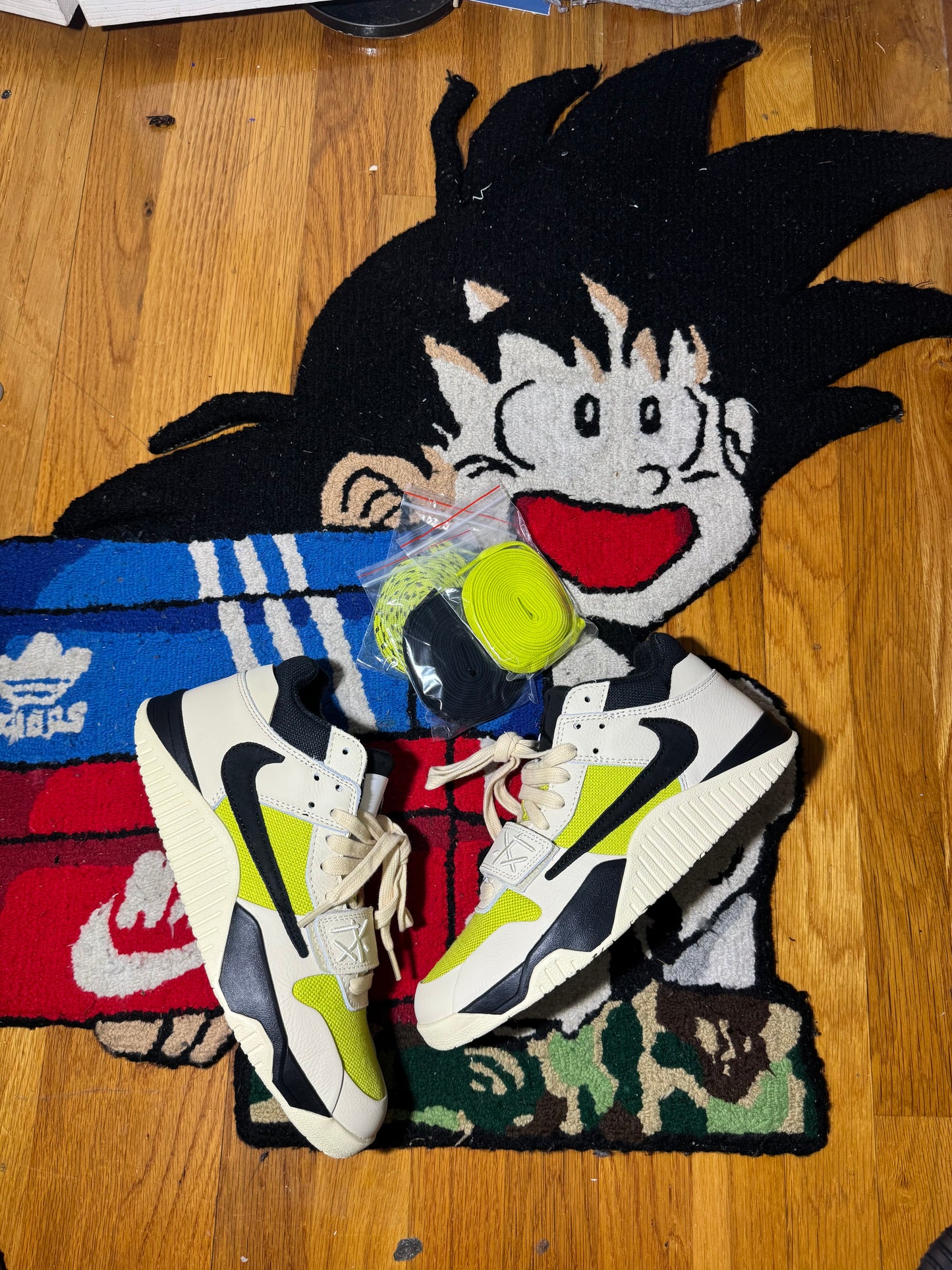 Travis Scott Nike Sz 8 (new)