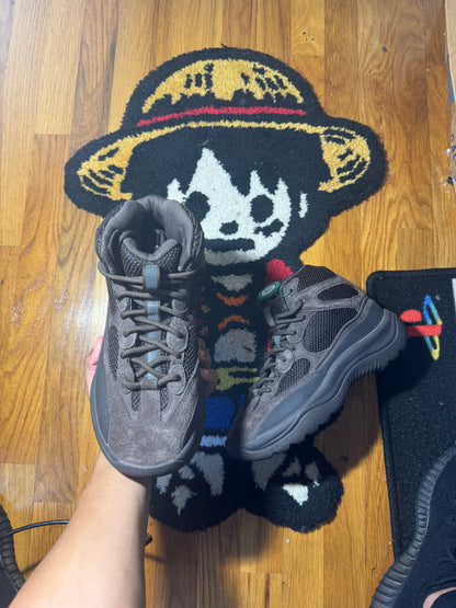OIL YEEZY BOOTS SZ 8.5