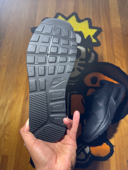 Air max Sz 9 (like new)