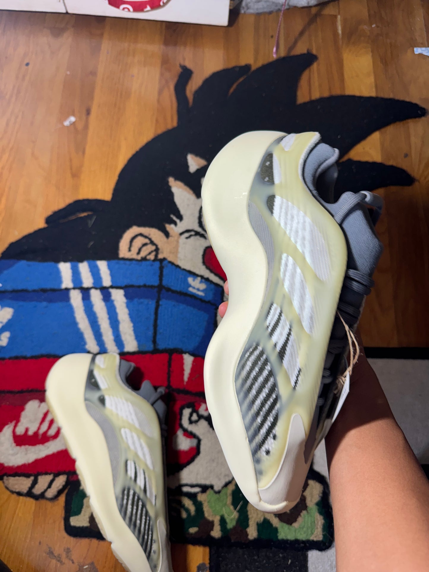 YEZZY sz 9.5 (new)