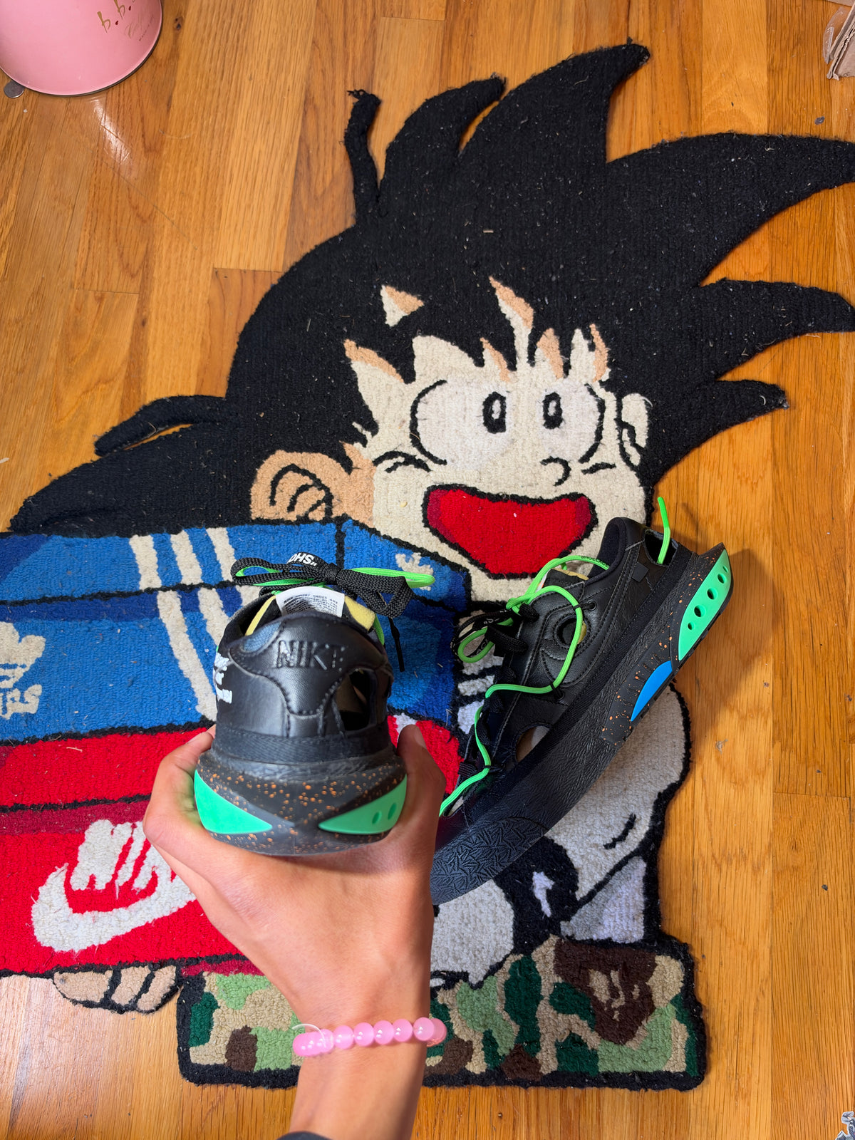 Nike off white Sz 10 (like new)