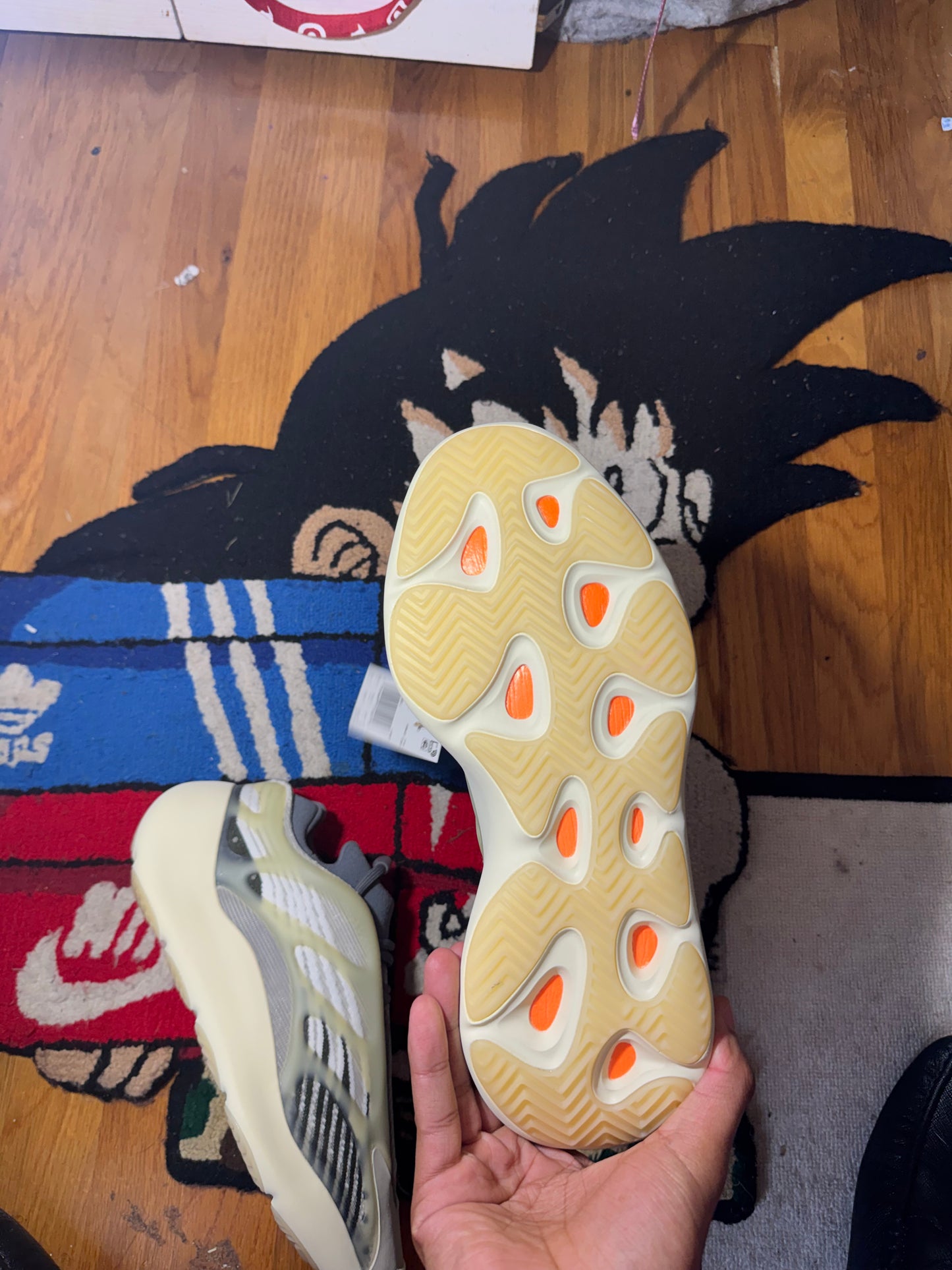 YEZZY sz 9.5 (new)