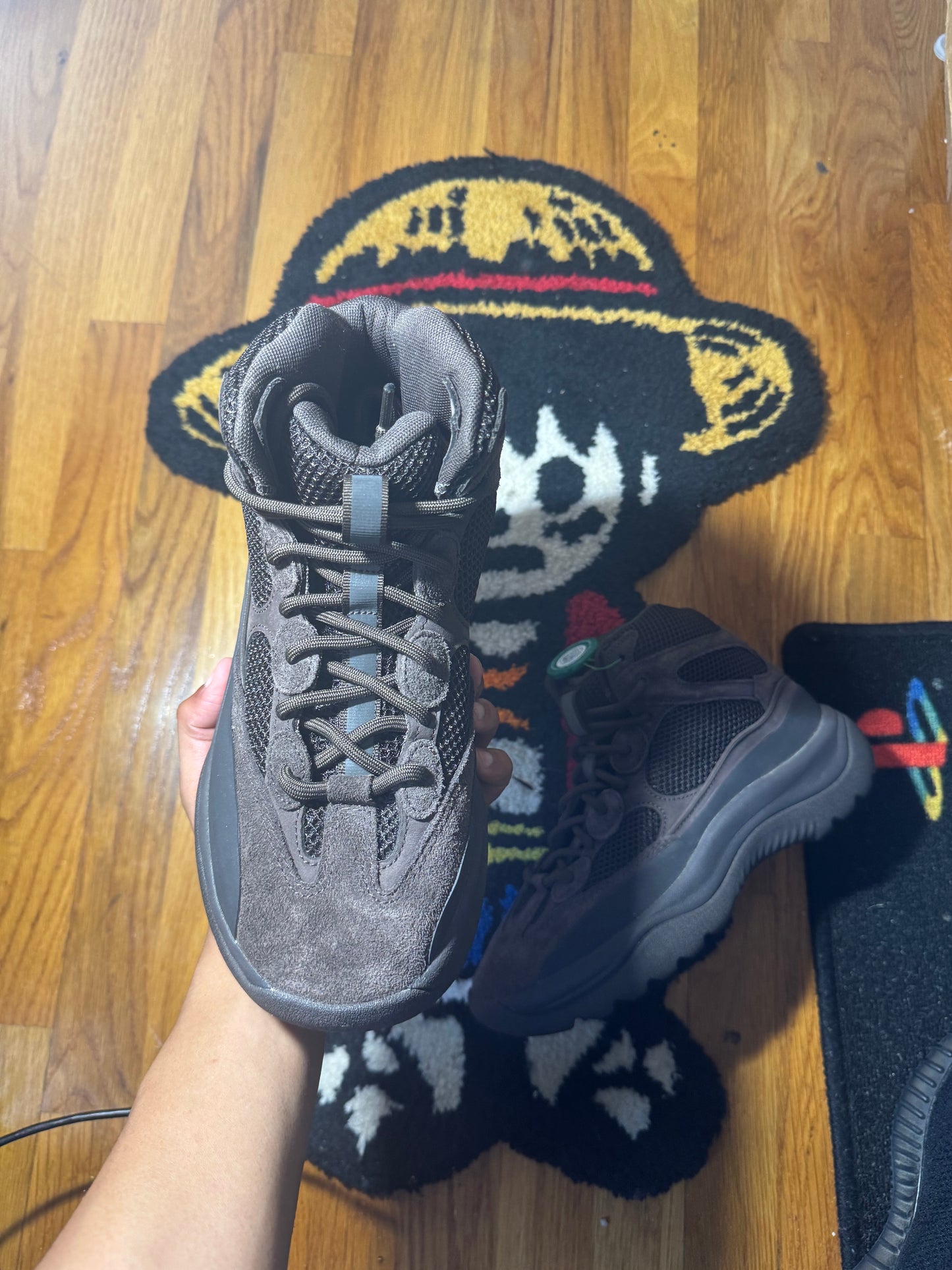 OIL YEEZY BOOTS SZ 8.5