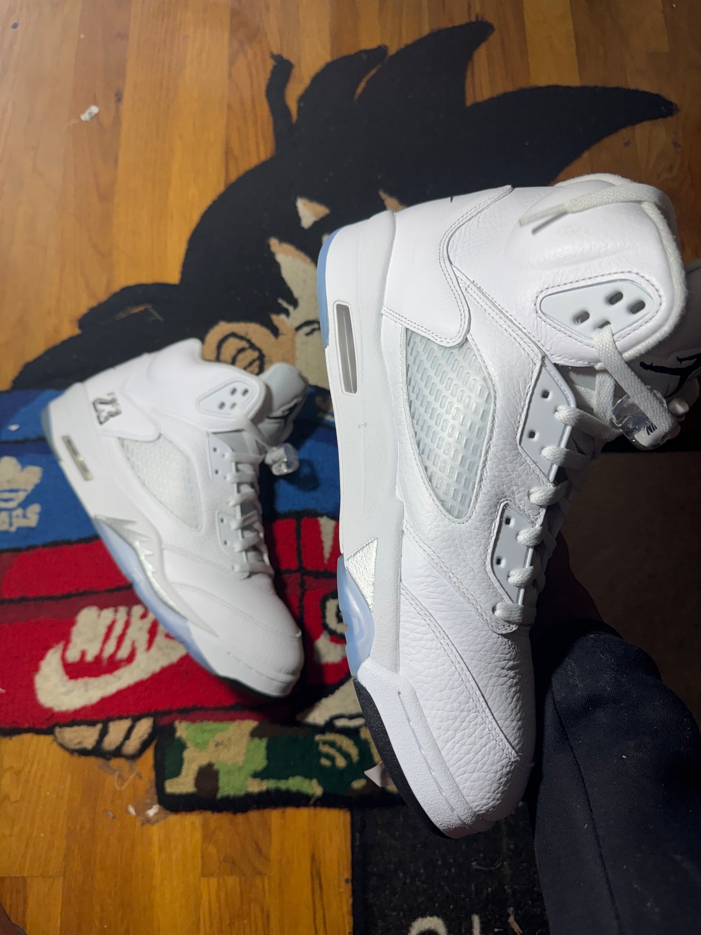 White metallic 5 sz 13