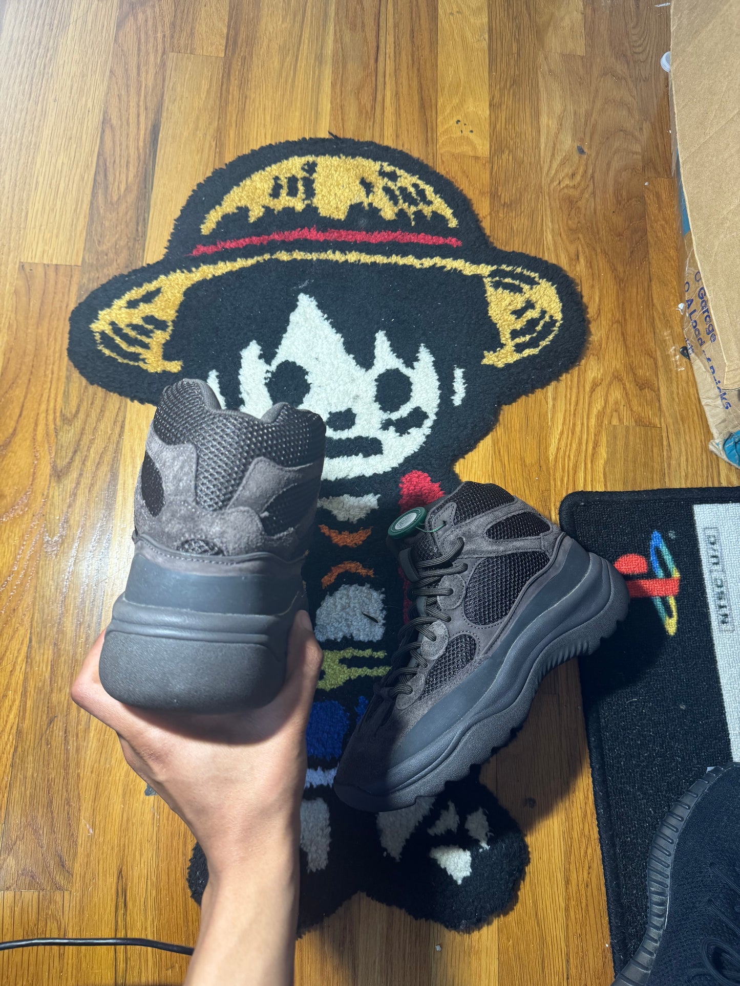 OIL YEEZY BOOTS SZ 8.5