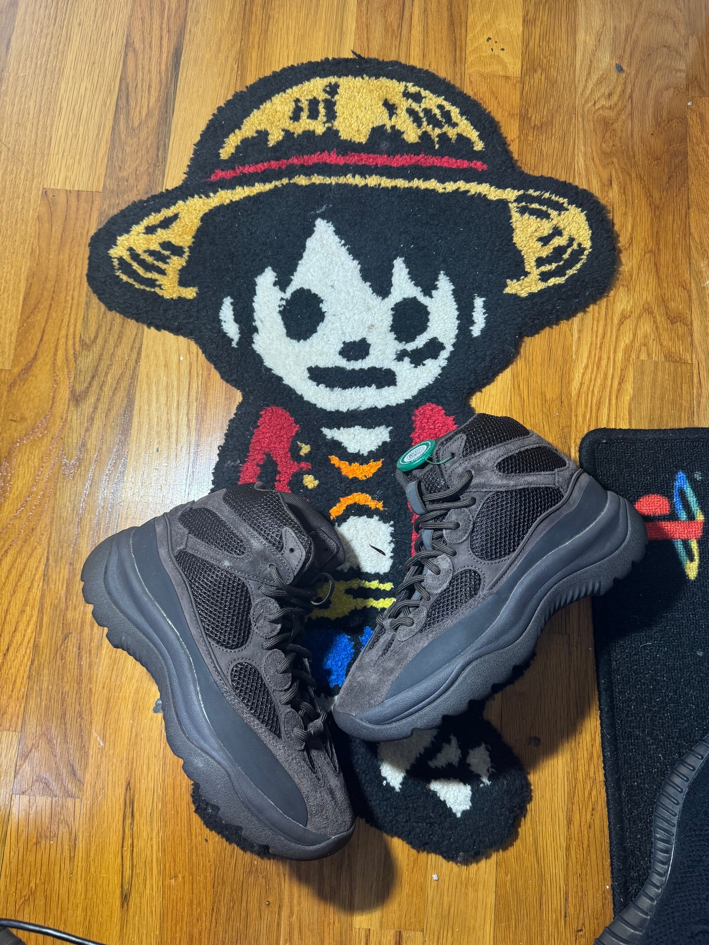 OIL YEEZY BOOTS SZ 8.5