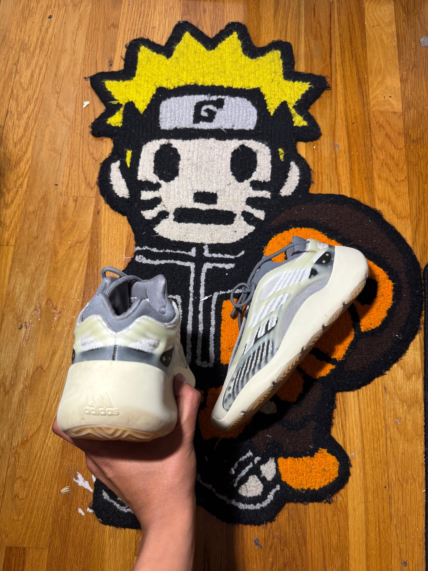 YEZZY 700 Sz 10.5